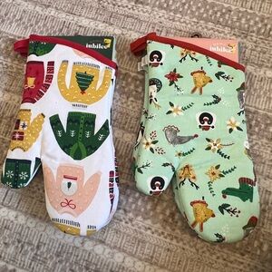 Danica Jubilee Festive Oven Mitts Set - Green and White